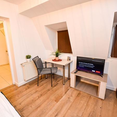 The Lincoln Suites - Central Shabbat Friendly Apartments Bucareste Exterior foto